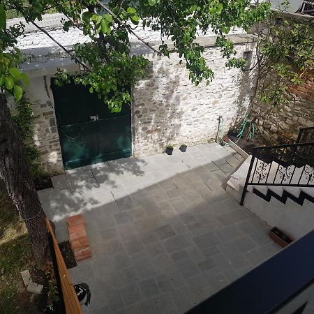 Villa Grigor Berat Exteriör bild